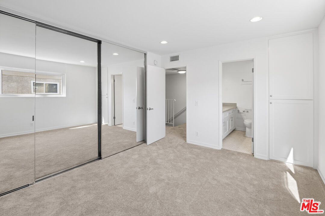 18333 Hatteras St Unit: 77