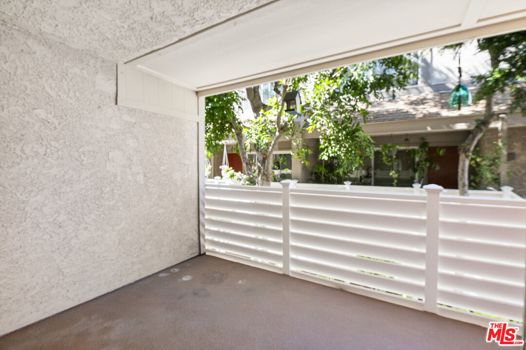 18333 Hatteras St Unit: 77