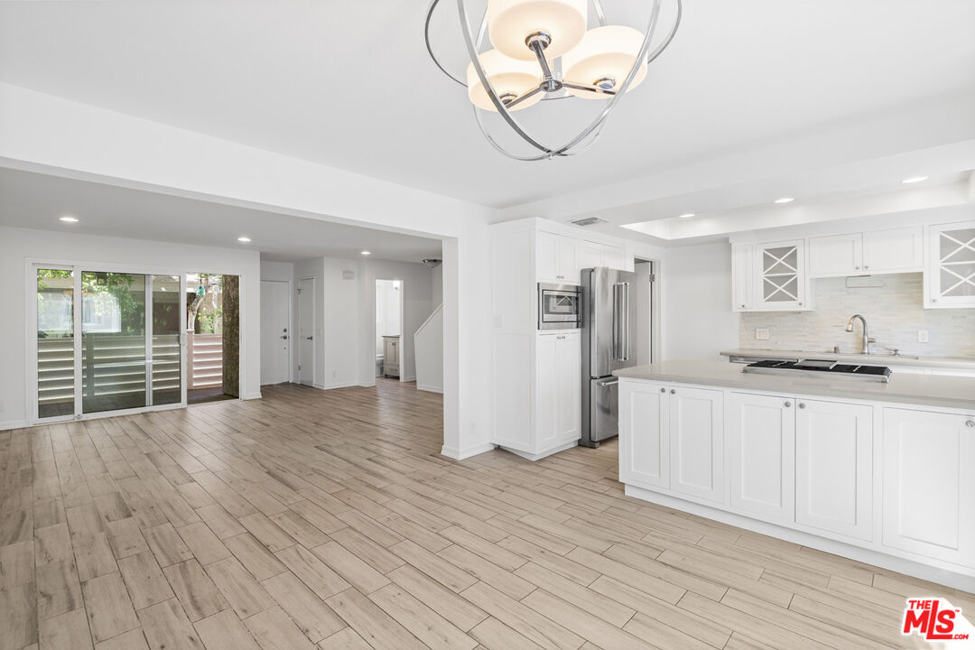 18333 Hatteras St Unit: 77