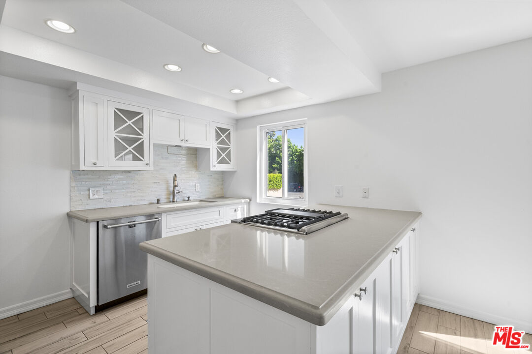 18333 Hatteras St Unit: 77