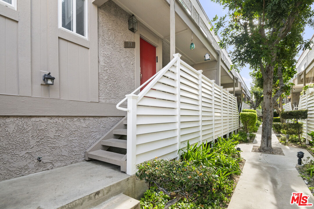 18333 Hatteras St Unit: 77