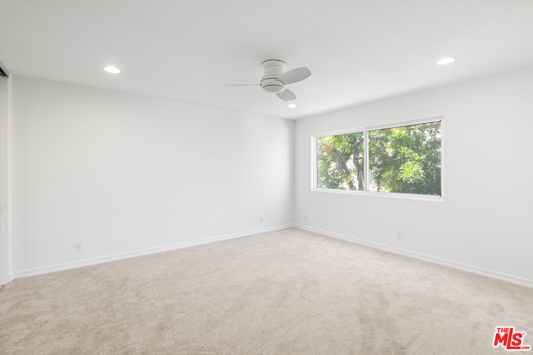 18333 Hatteras St Unit: 77