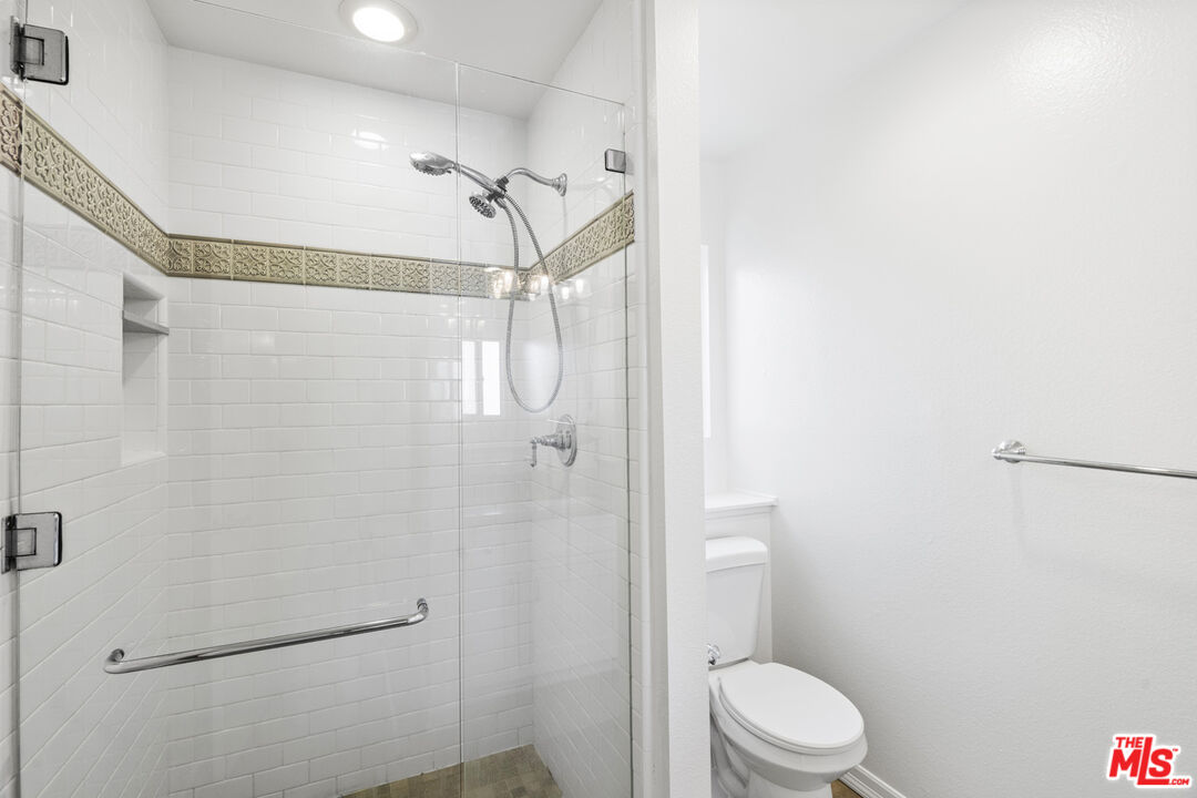 18333 Hatteras St Unit: 77