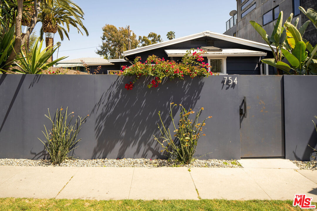 754 California Ave