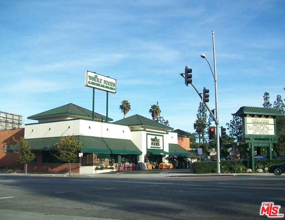 4506 Saugus Ave Unit: 10