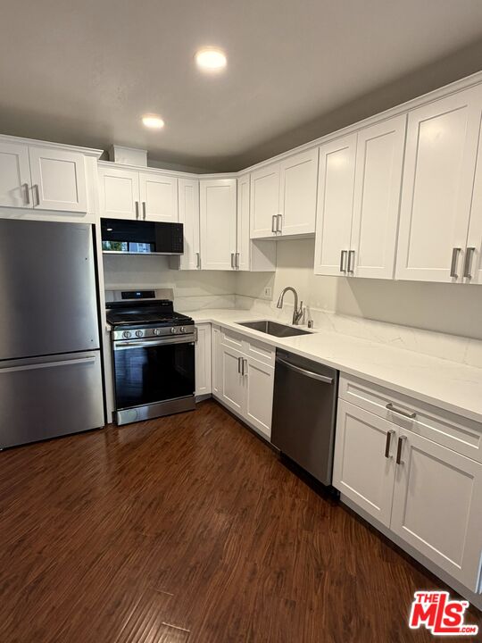 4506 Saugus Ave Unit: 10
