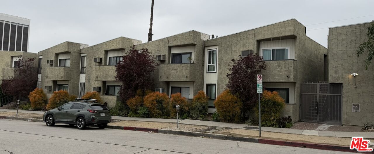 4506 Saugus Ave Unit: 10