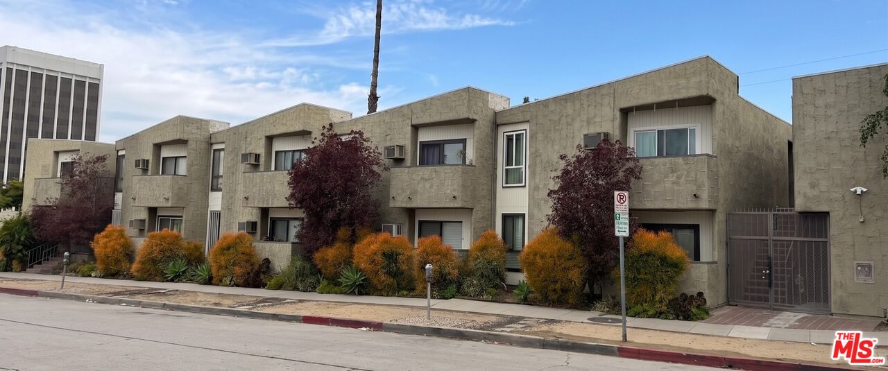 4506 Saugus Ave Unit: 10