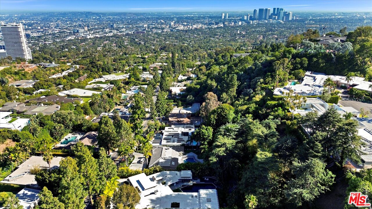 1049 Loma Vista Dr