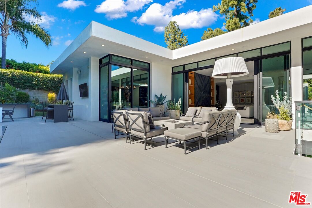 1049 Loma Vista Dr