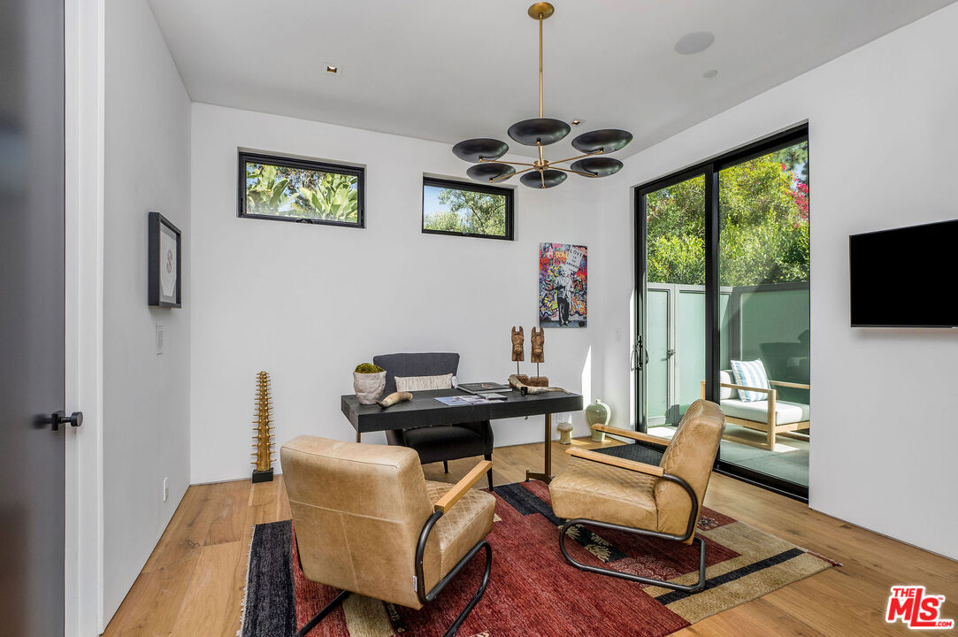 1049 Loma Vista Dr