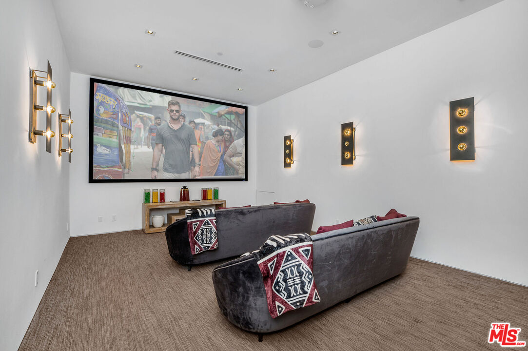 1049 Loma Vista Dr
