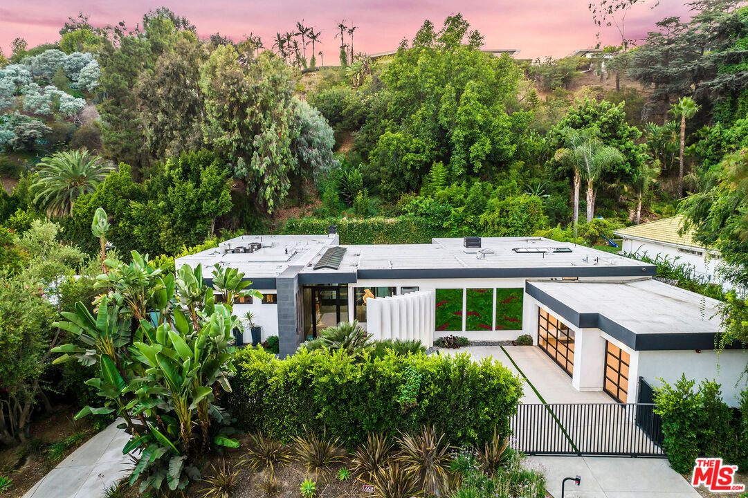 1049 Loma Vista Dr