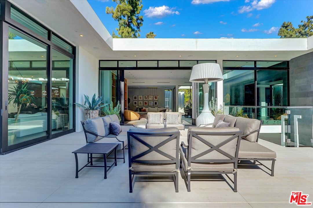 1049 Loma Vista Dr