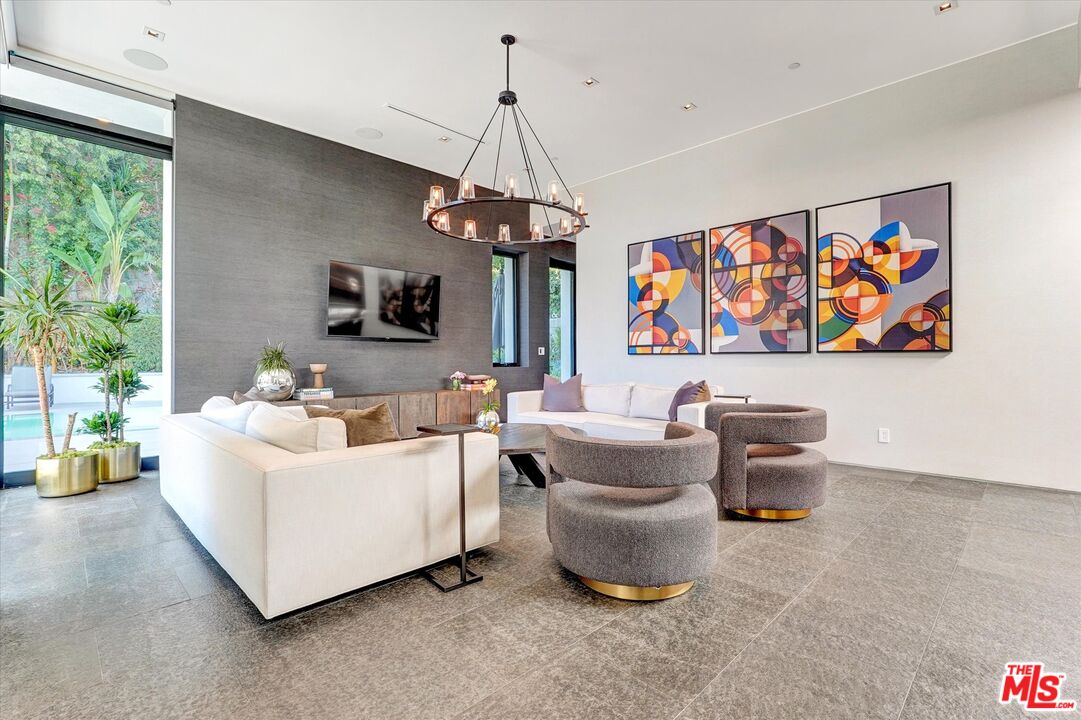 1049 Loma Vista Dr