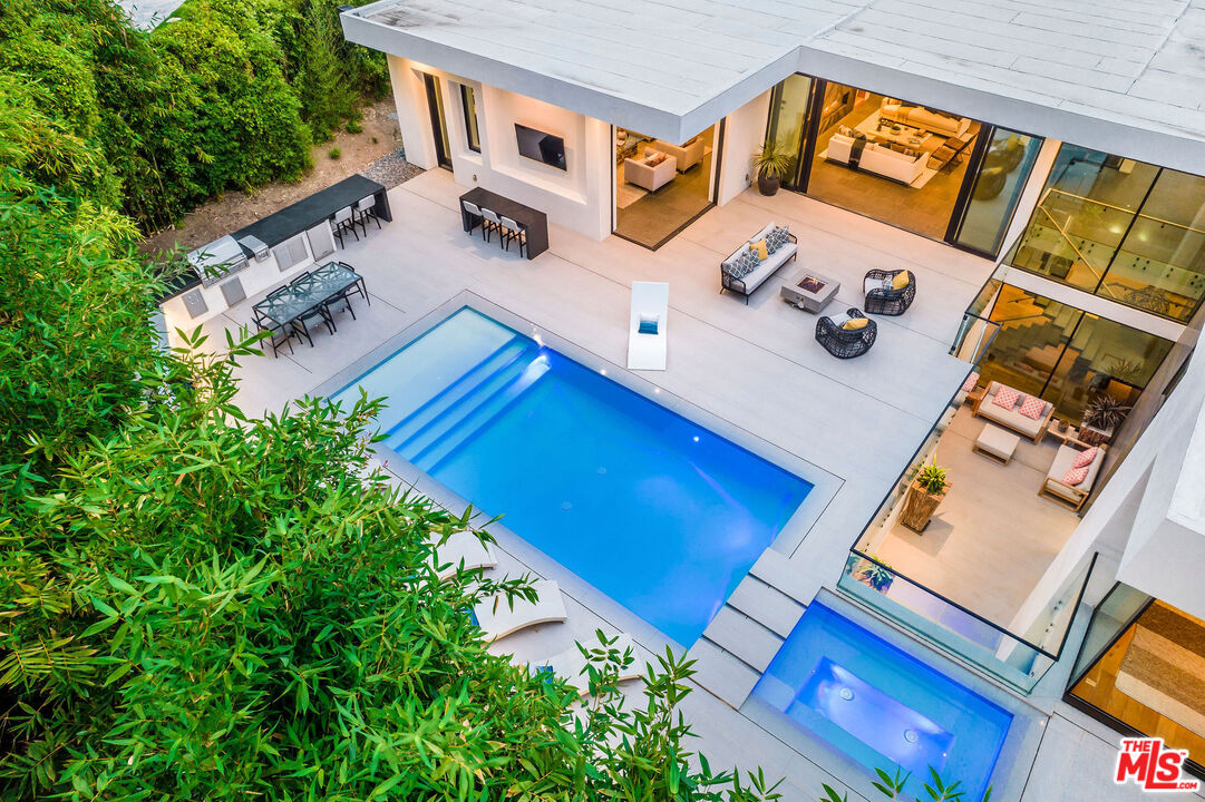 1049 Loma Vista Dr