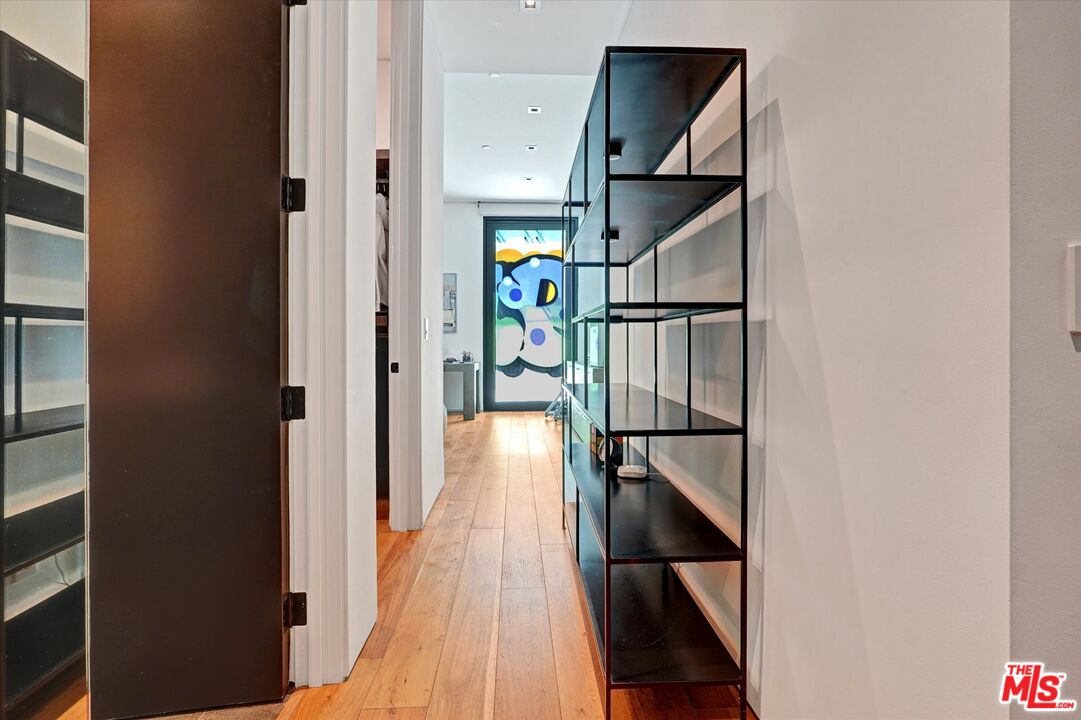 1049 Loma Vista Dr