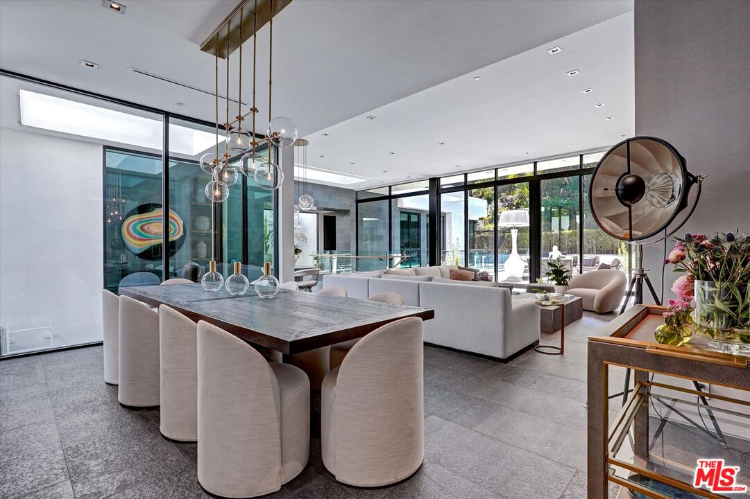 1049 Loma Vista Dr