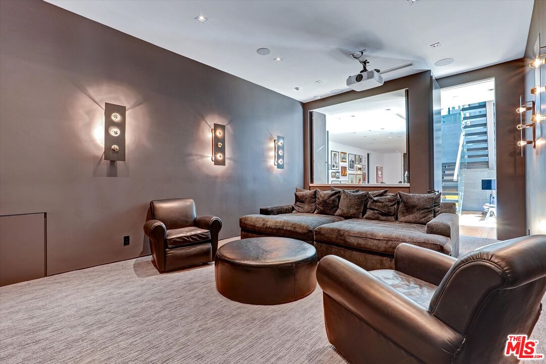 1049 Loma Vista Dr