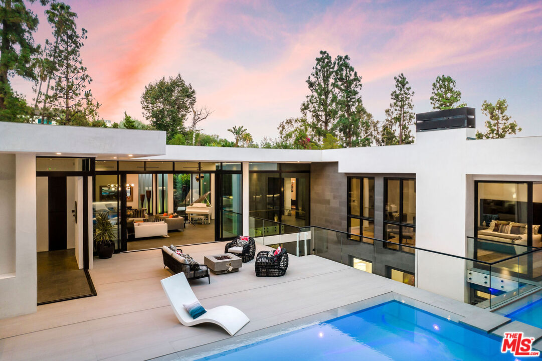 1049 Loma Vista Dr