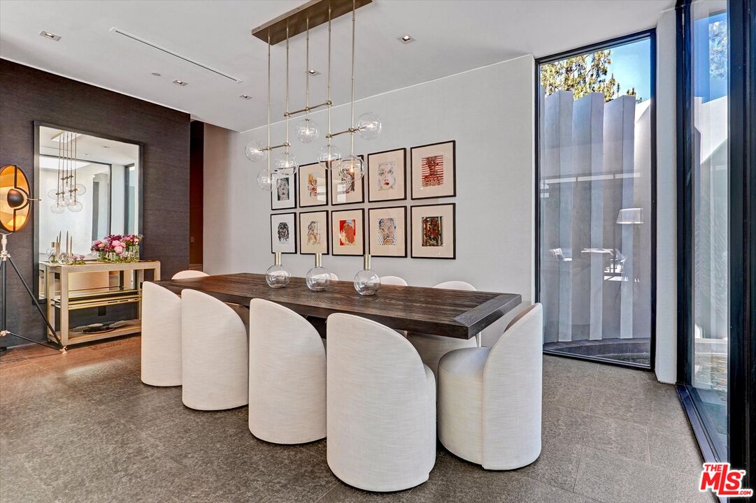 1049 Loma Vista Dr