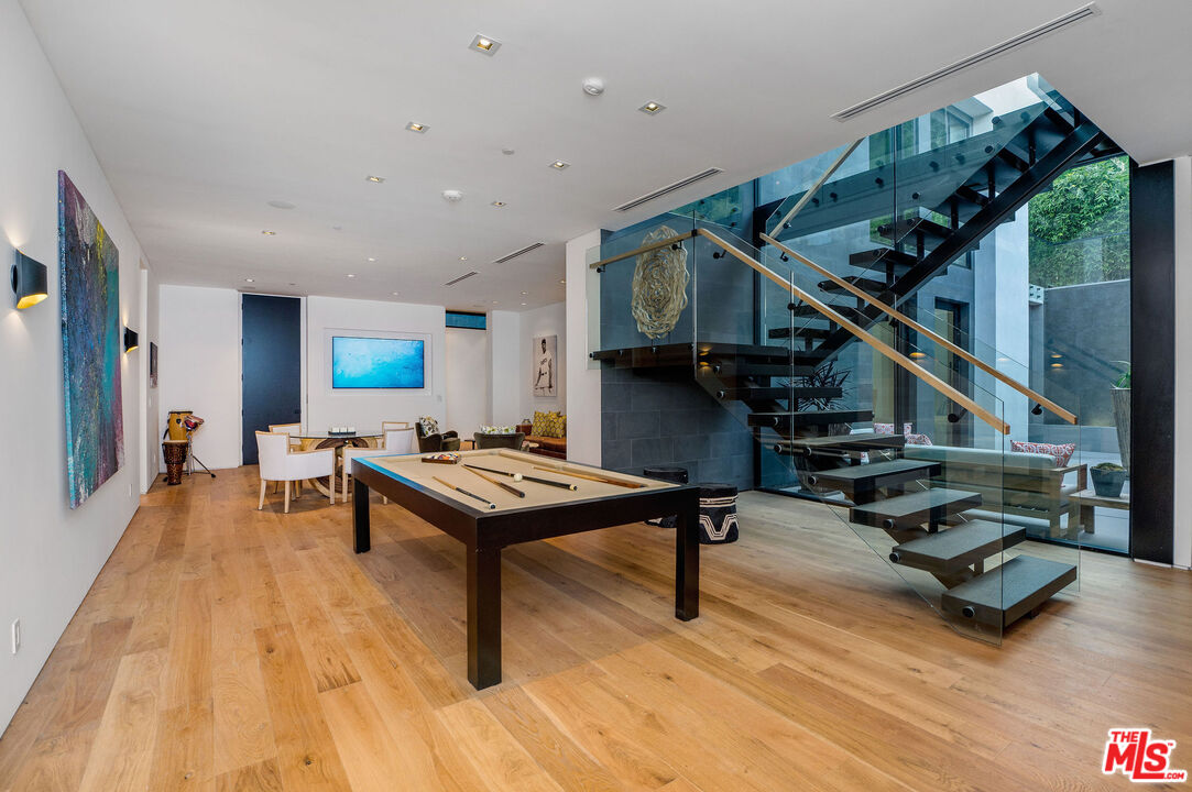 1049 Loma Vista Dr