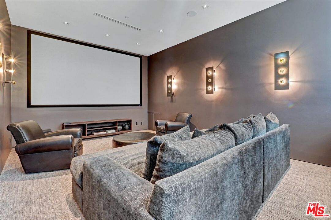 1049 Loma Vista Dr