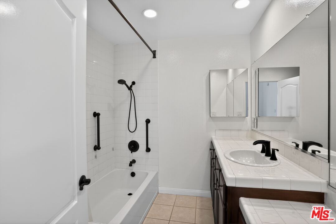 7301 W Manchester Ave Unit: 117