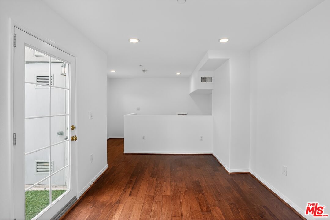 7301 W Manchester Ave Unit: 117