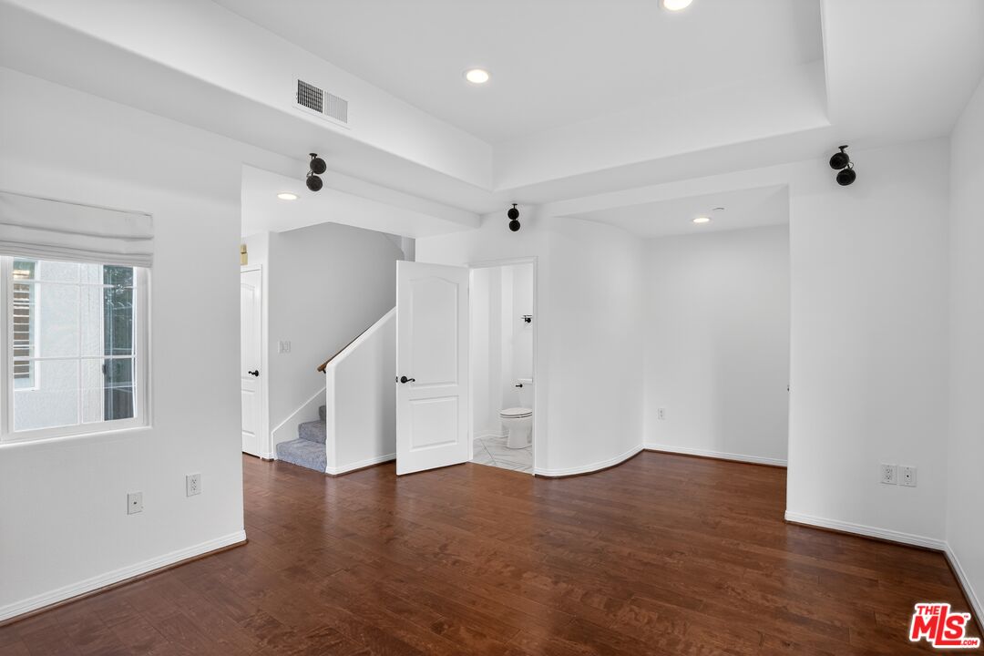 7301 W Manchester Ave Unit: 117