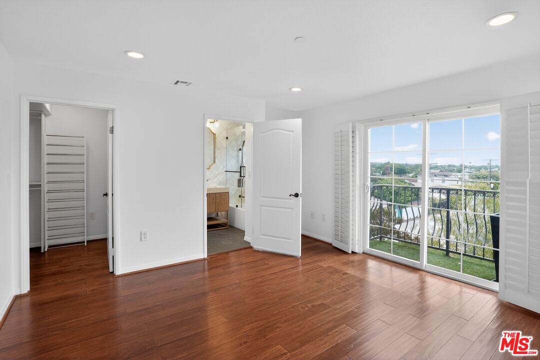 7301 W Manchester Ave Unit: 117