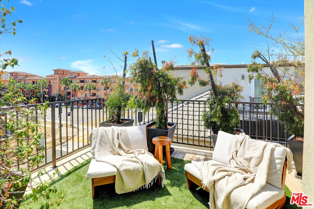 7301 W Manchester Ave Unit: 117