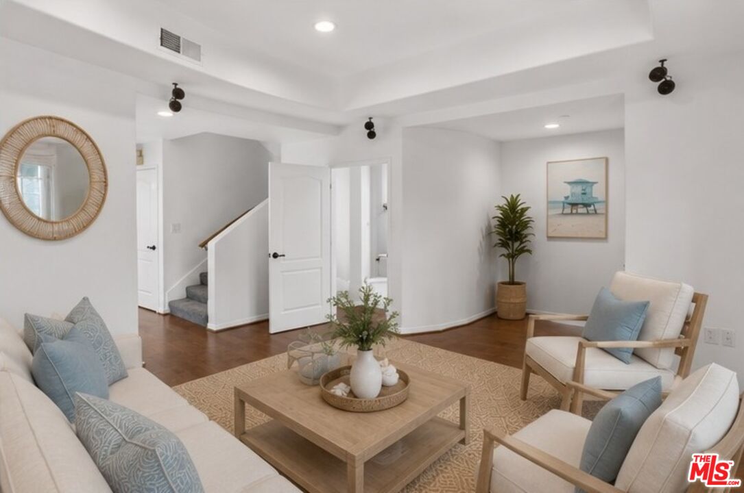 7301 W Manchester Ave Unit: 117