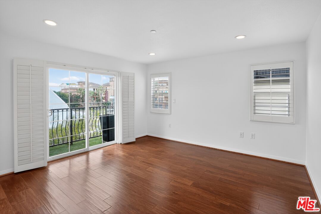 7301 W Manchester Ave Unit: 117