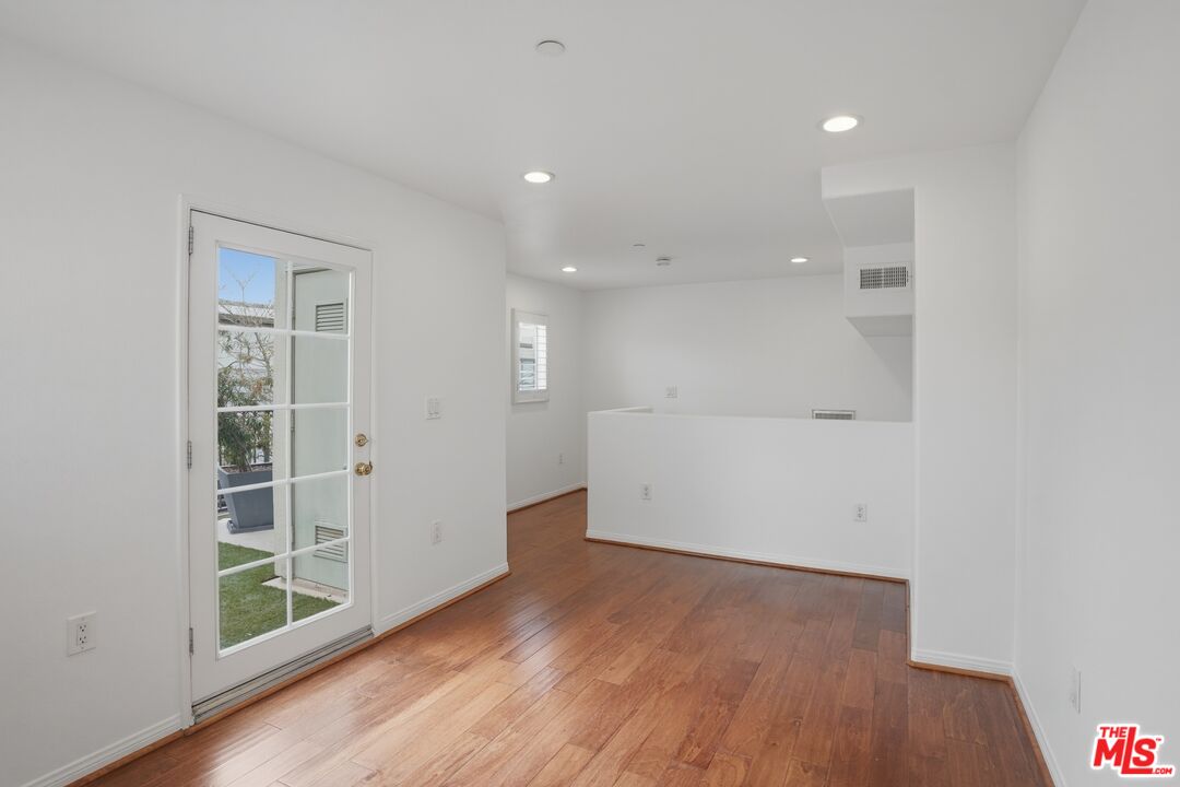 7301 W Manchester Ave Unit: 117