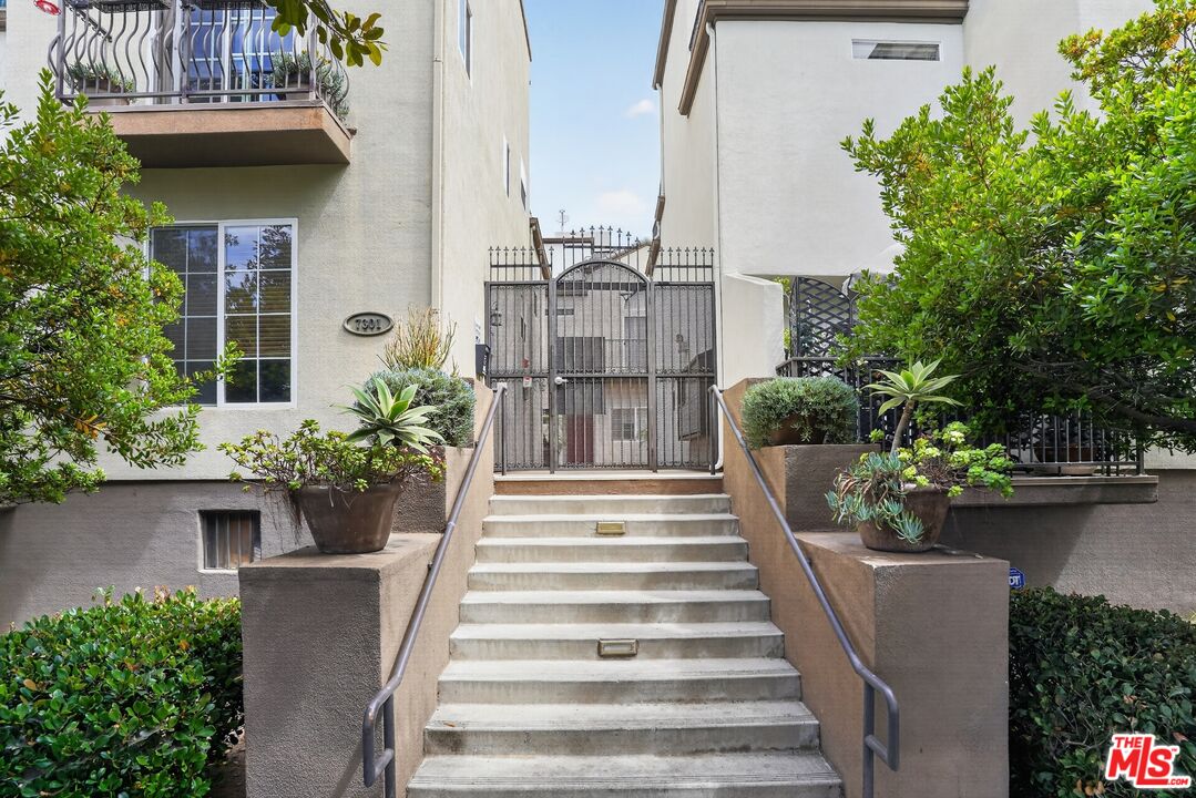 7301 W Manchester Ave Unit: 117