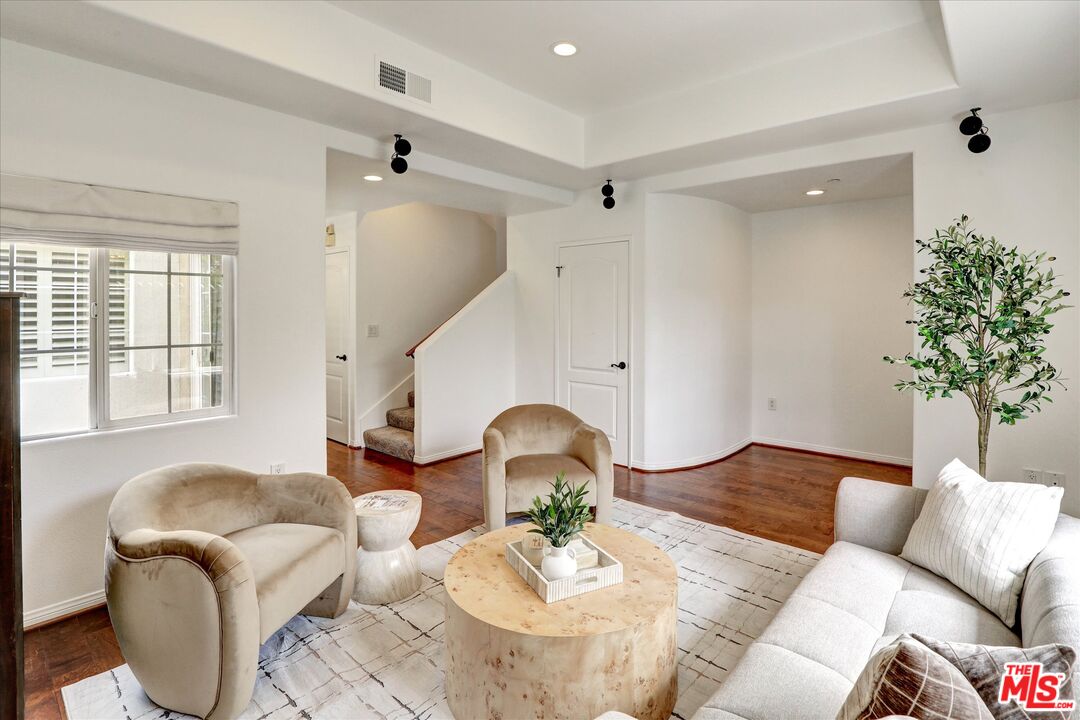 7301 W Manchester Ave Unit: 117