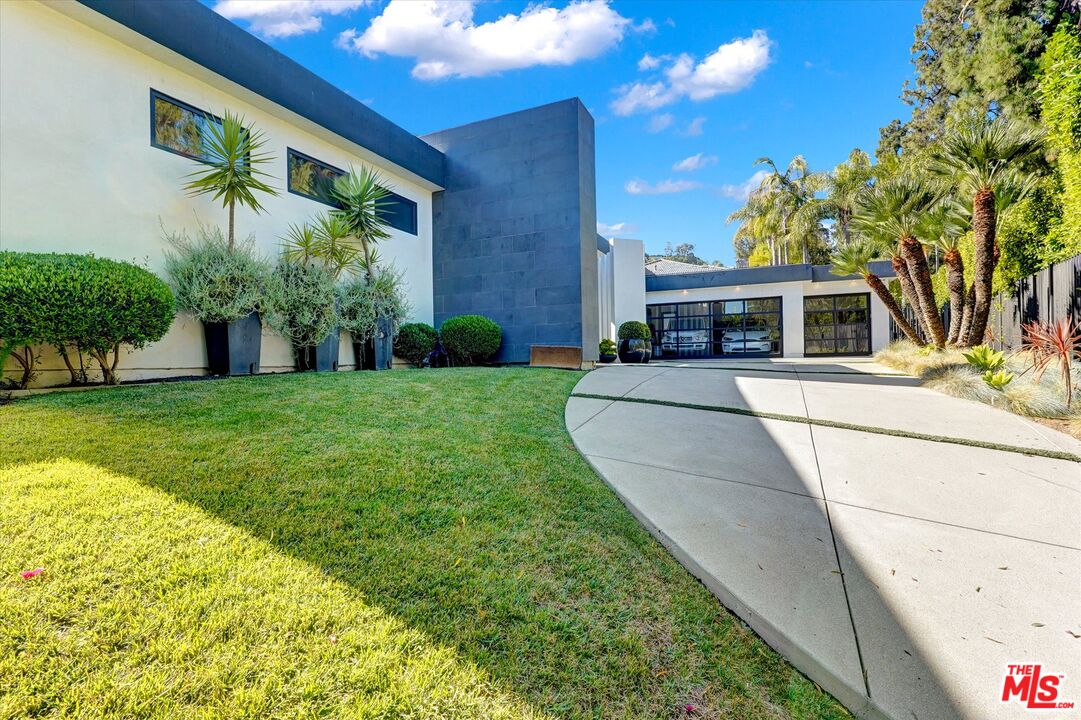 1049 Loma Vista Dr