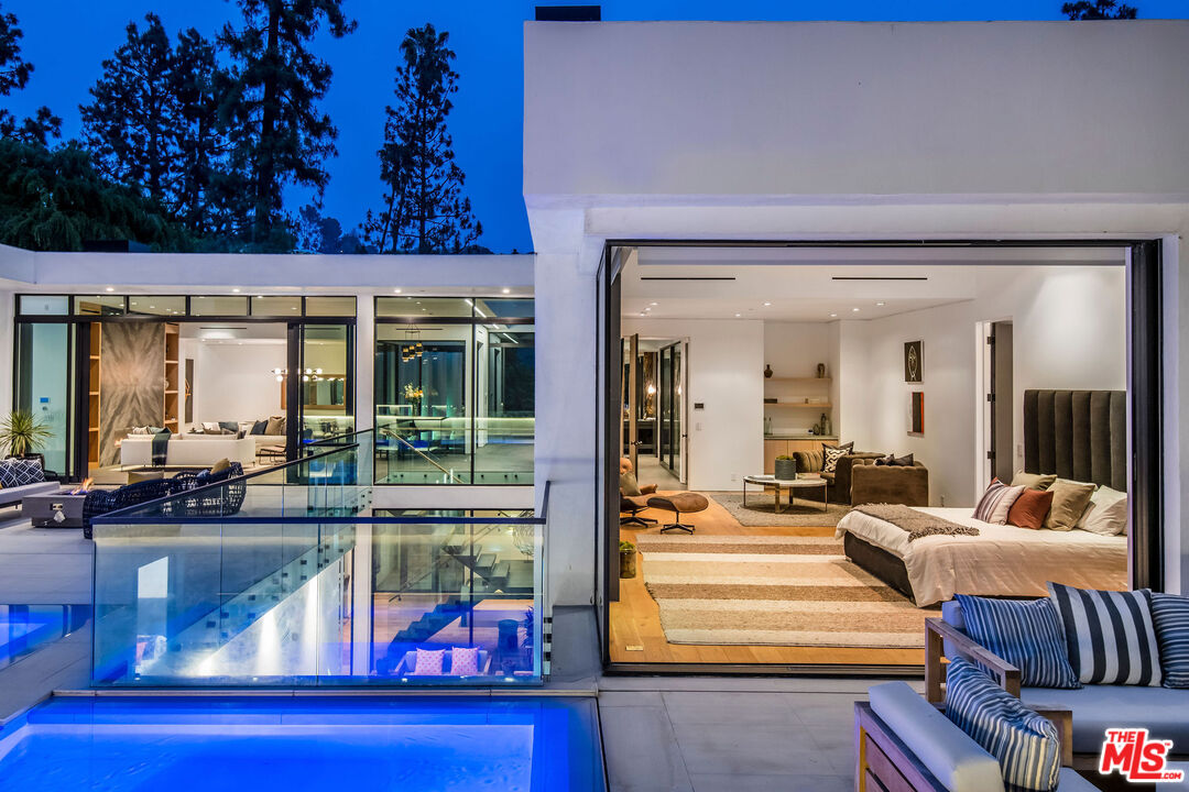 1049 Loma Vista Dr