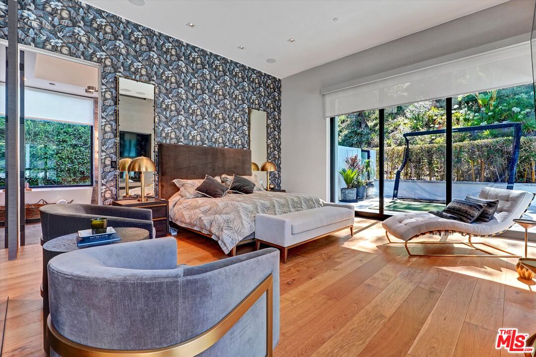 1049 Loma Vista Dr