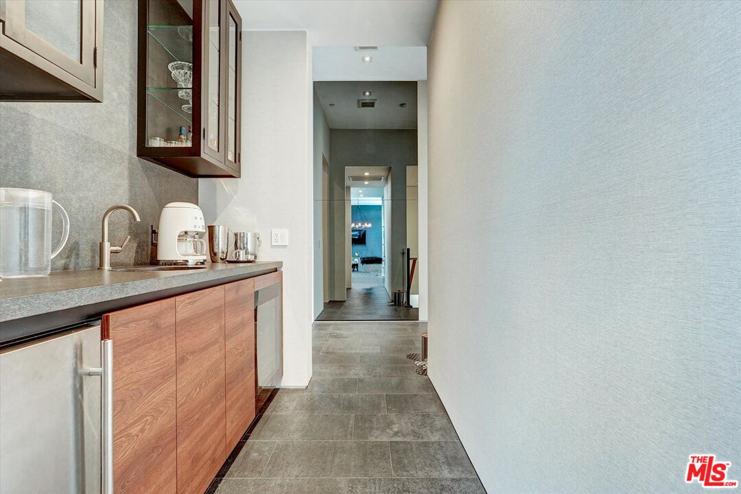 1049 Loma Vista Dr