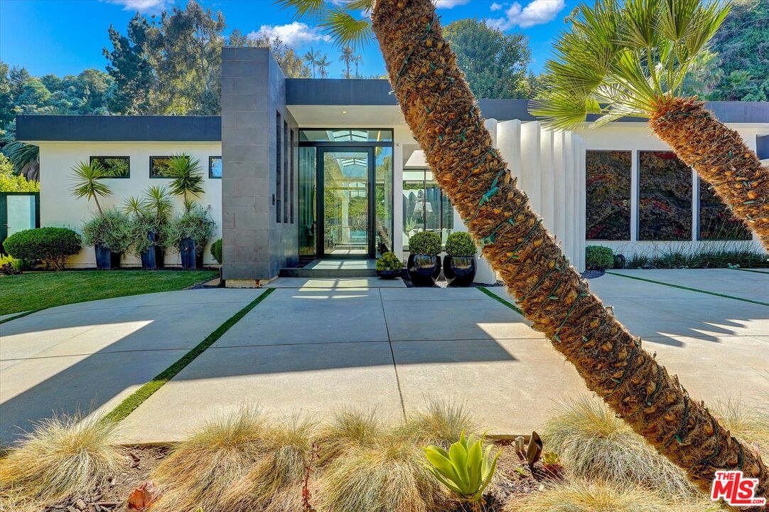 1049 Loma Vista Dr