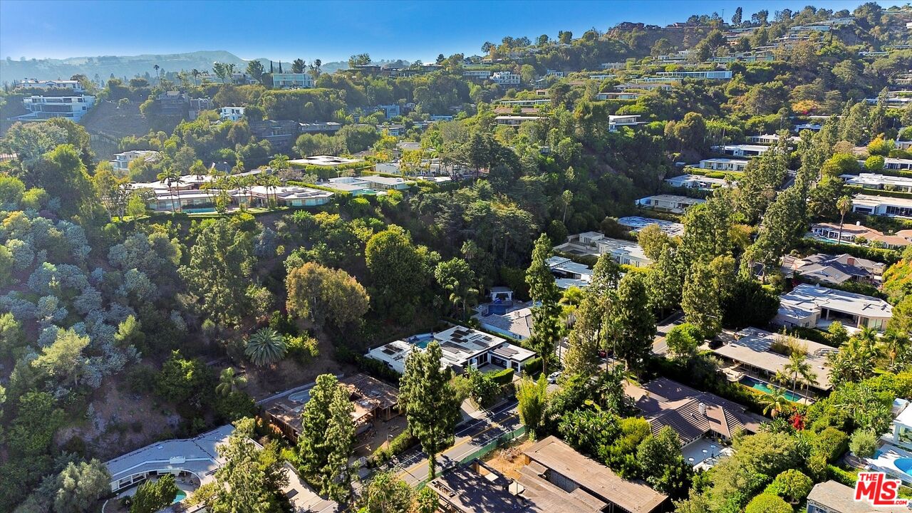 1049 Loma Vista Dr