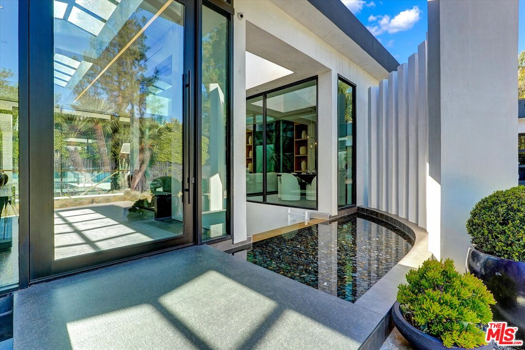 1049 Loma Vista Dr