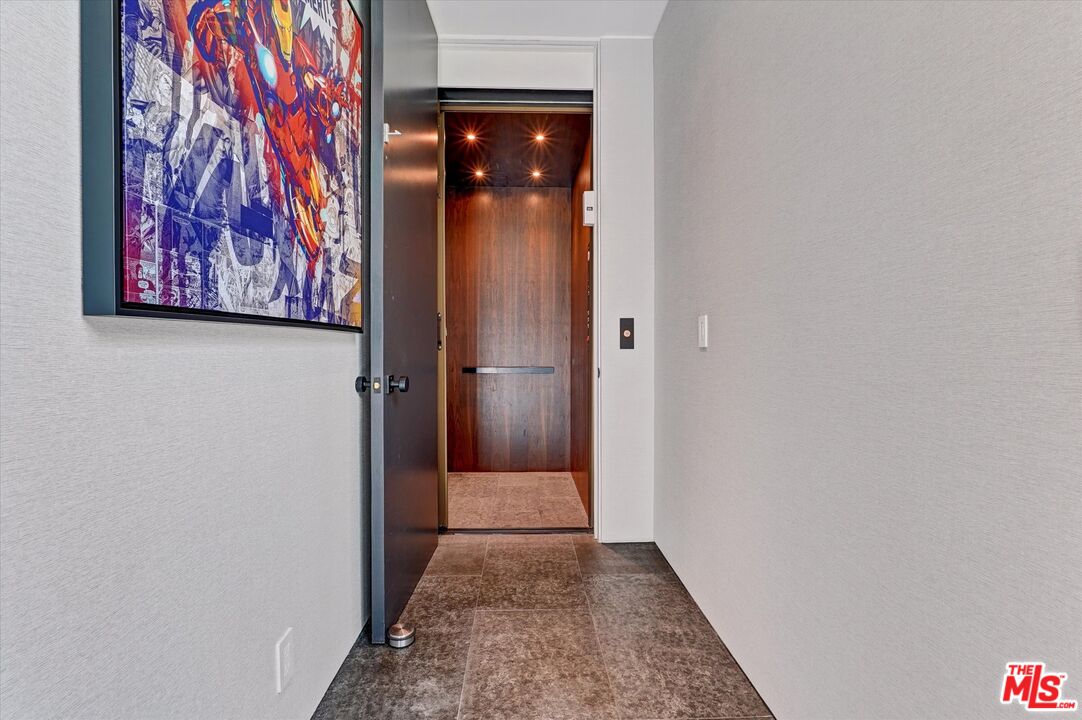 1049 Loma Vista Dr