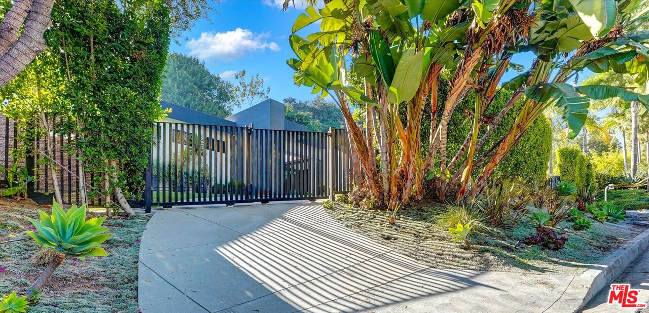 1049 Loma Vista Dr