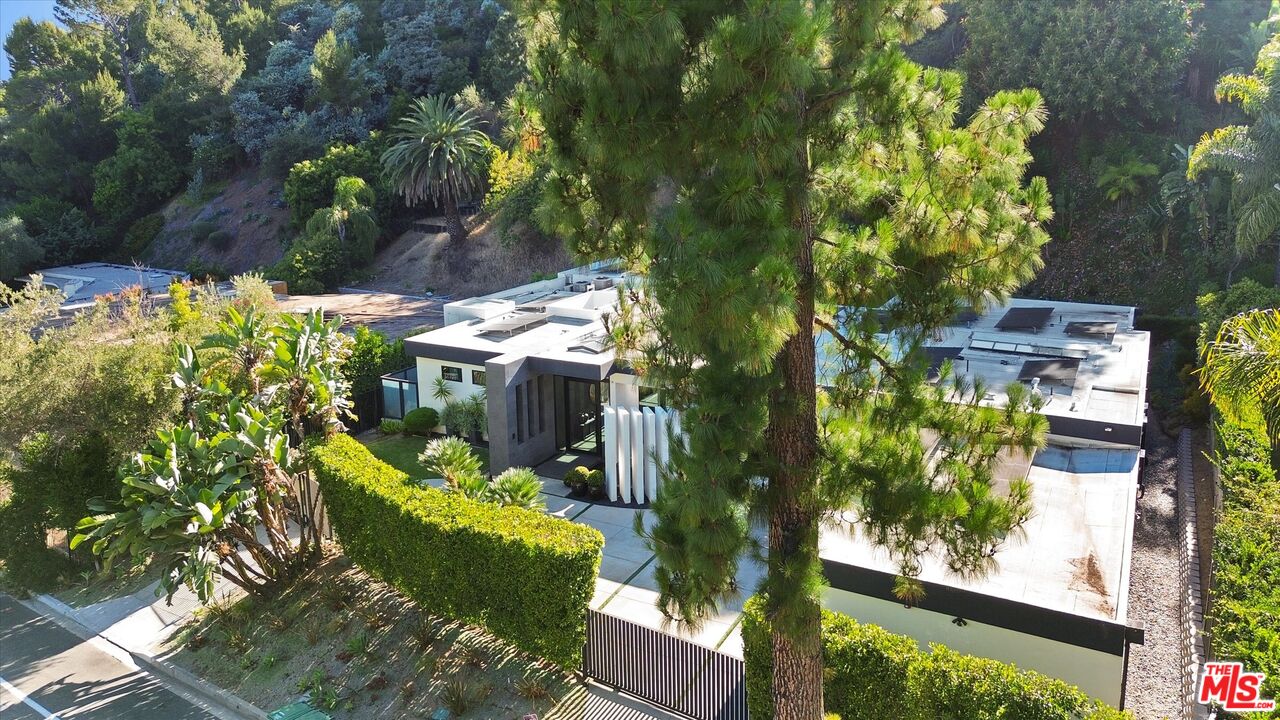 1049 Loma Vista Dr