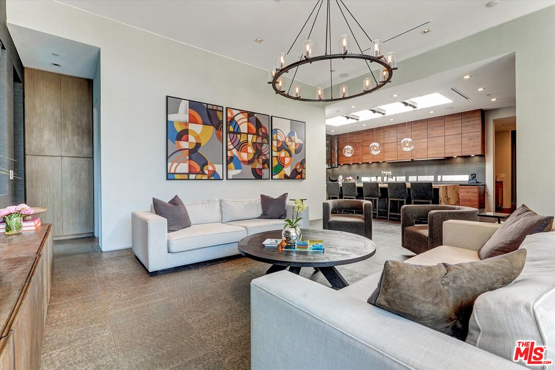 1049 Loma Vista Dr