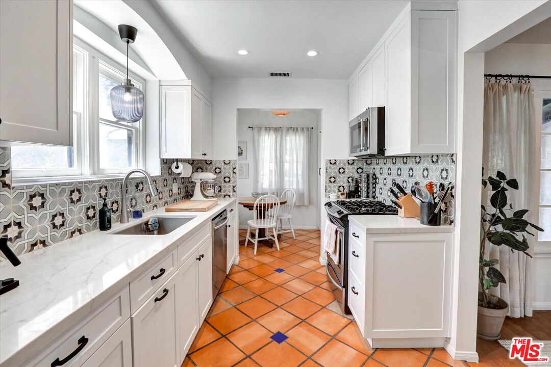 3622 Veteran Ave