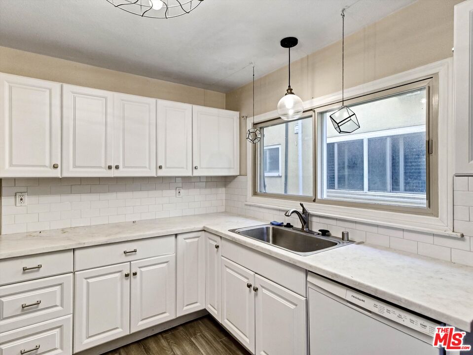104 Sunridge St
